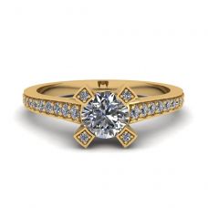 Designer Ring with Round Diamond and Pave in 18K Yellow gold