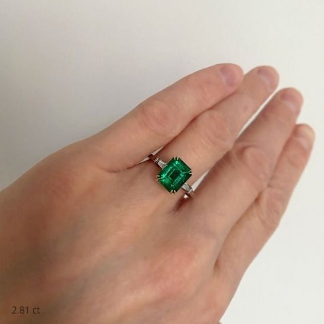 3 carat Emerald Ring with Side Diamonds Baguette Yellow Gold - Photo 4