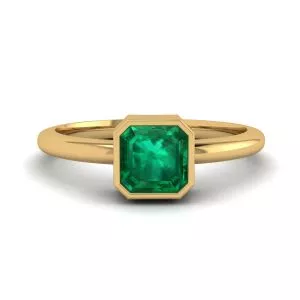 Stylish Square Emerald Ring in 18K Yellow Gold